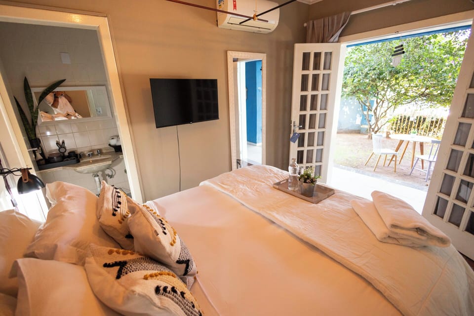 Twin Room, Patio | Iron/ironing board, WiFi (free)