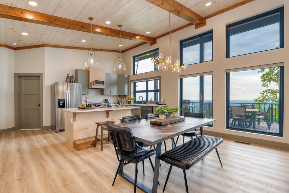 House (5 Bedrooms) | Interior