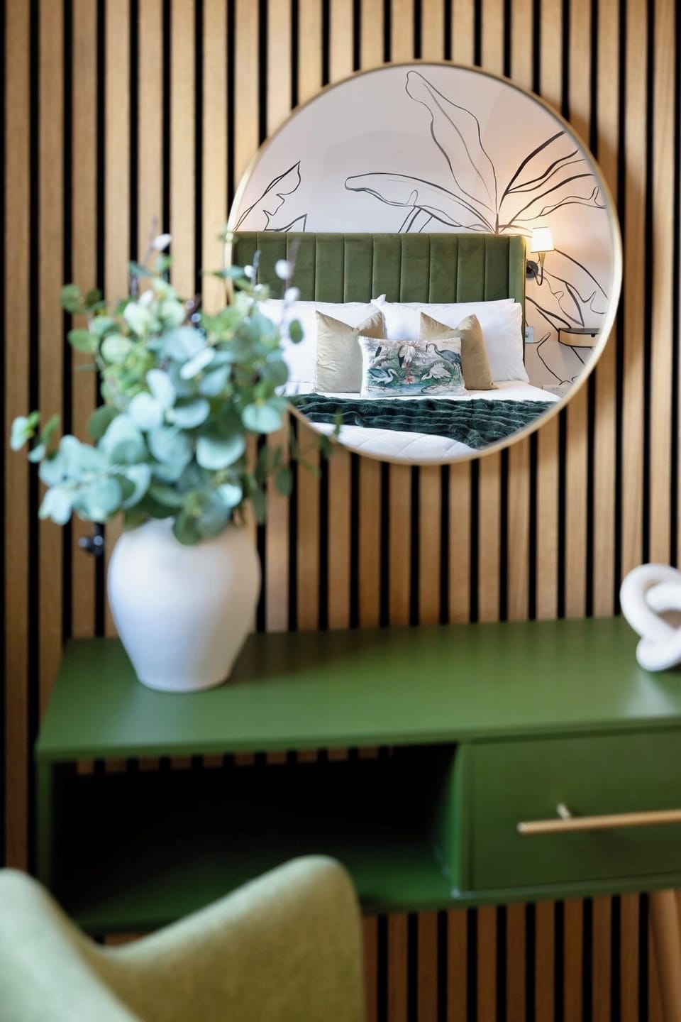 Artistic and homely decor throughout