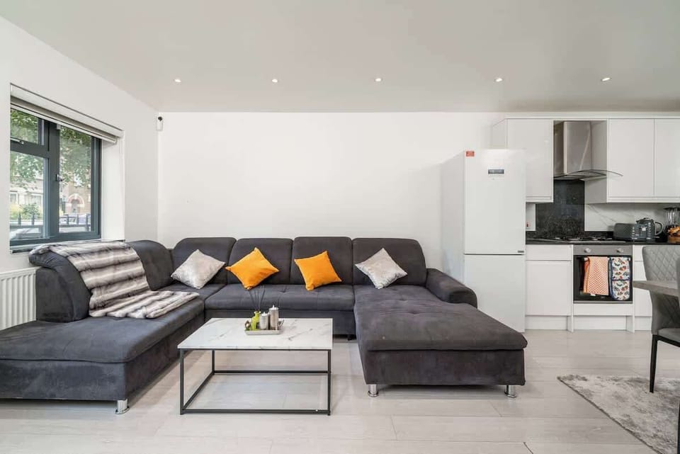 A cozy corner designed for relaxing, recharging, and enjoying quiet moments.
D3 Short Stays
