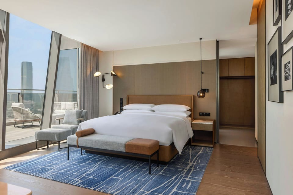 Club Studio Suite, 1 King Bed, Balcony | Down comforters, in-room safe, desk, laptop workspace