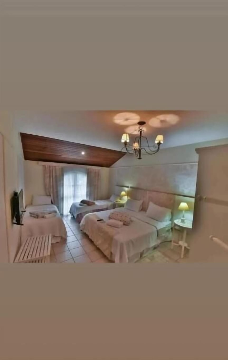 Luxury Room | Laptop workspace, free WiFi, bed sheets