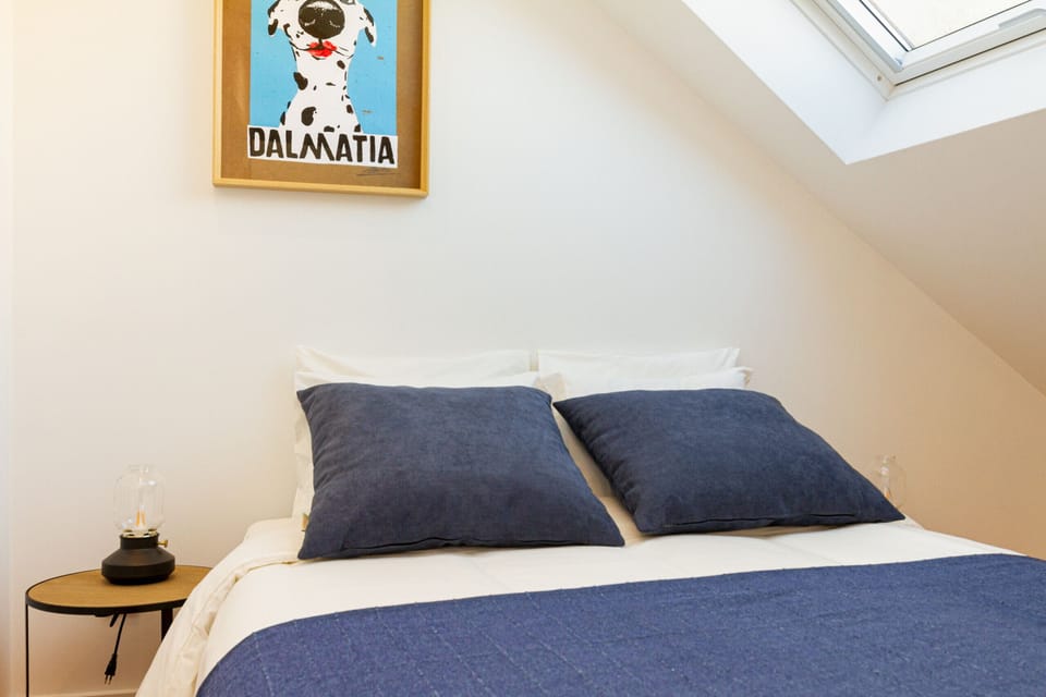 2 bedrooms, bed sheets