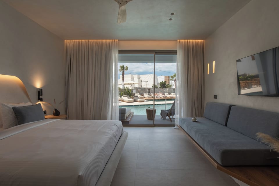 Poolside, Swim-Up Suite | Premium bedding, down comforters, in-room safe, desk