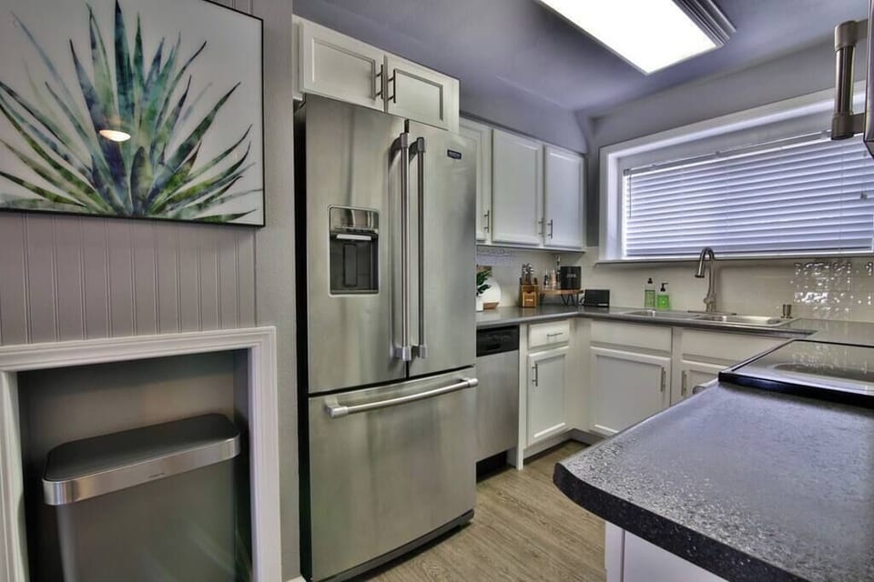 Bright kitchen! 