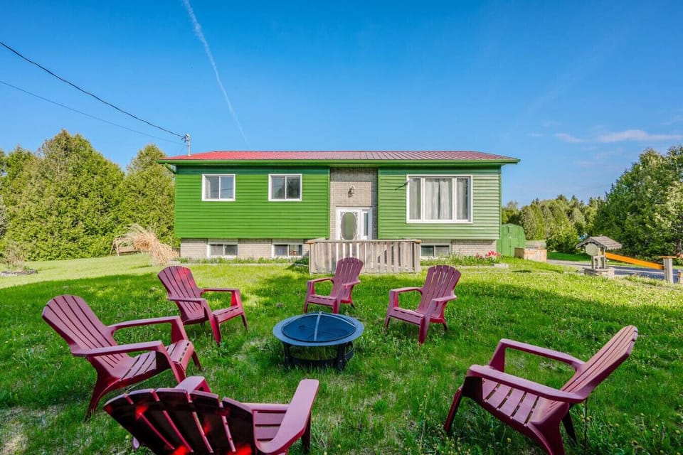 Welcome to Cozy Corners: Your Dream Vacation Cottage Near Tobermory! This charming raised bungalow sits on a generous 0.8-acre corner lot, offering a serene and inviting exterior that promises relaxation after an adventure-filled day out.