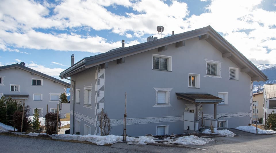 Exterior view of the entrance to House Arsas