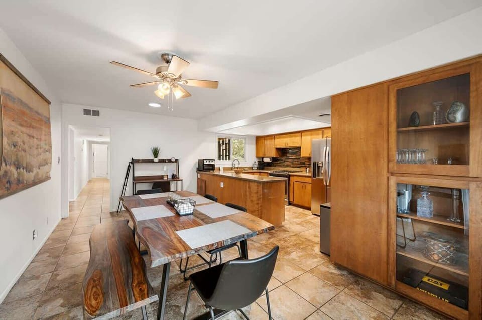 Kitchen/Dining Area