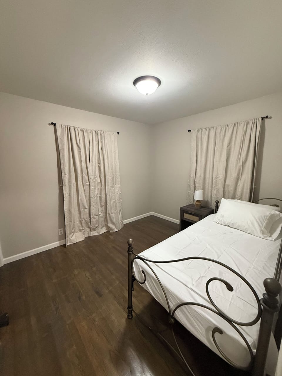 Twin bedroom