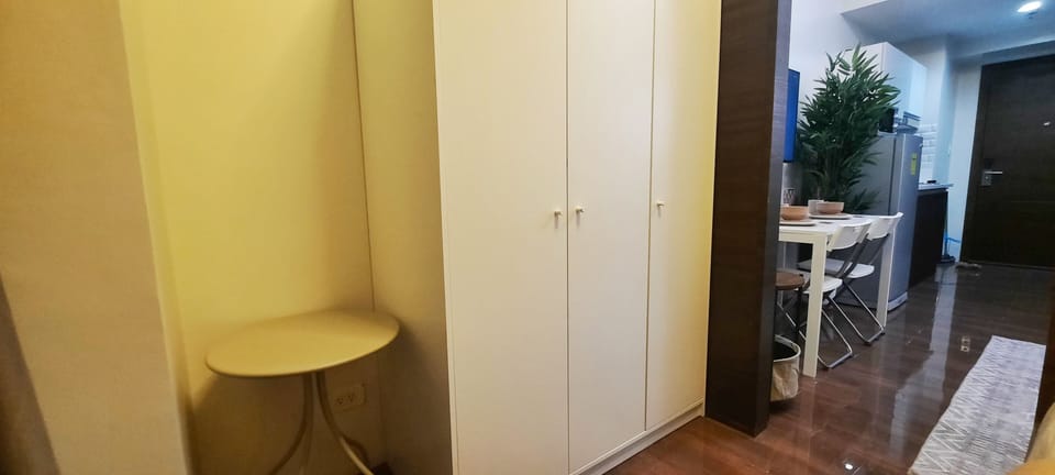 Comfort Condo, 1 Bedroom, Kitchen, City View | Wardrobe
