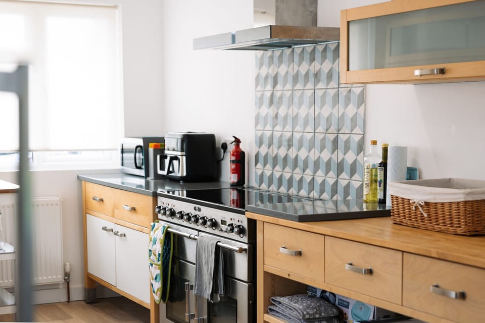 Well-equipped kitchen with microwave, air fryer and oven.