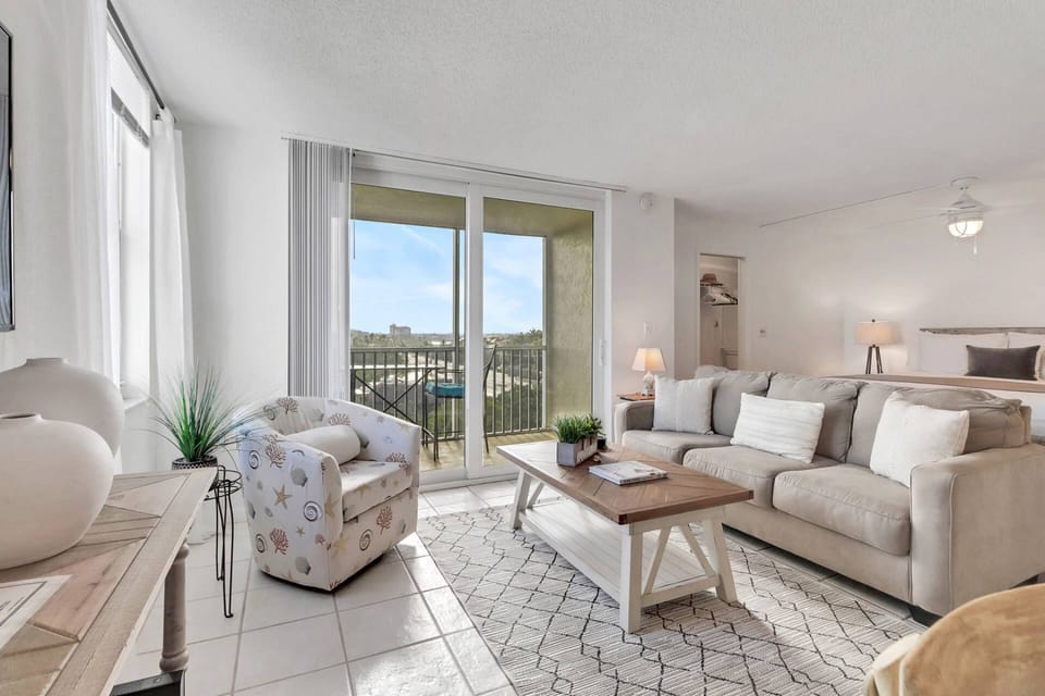 This 6th floor Bonita Springs studio condo is decorated in an updated, soothing, neutral palette - a lovely home base for your beach getaway!