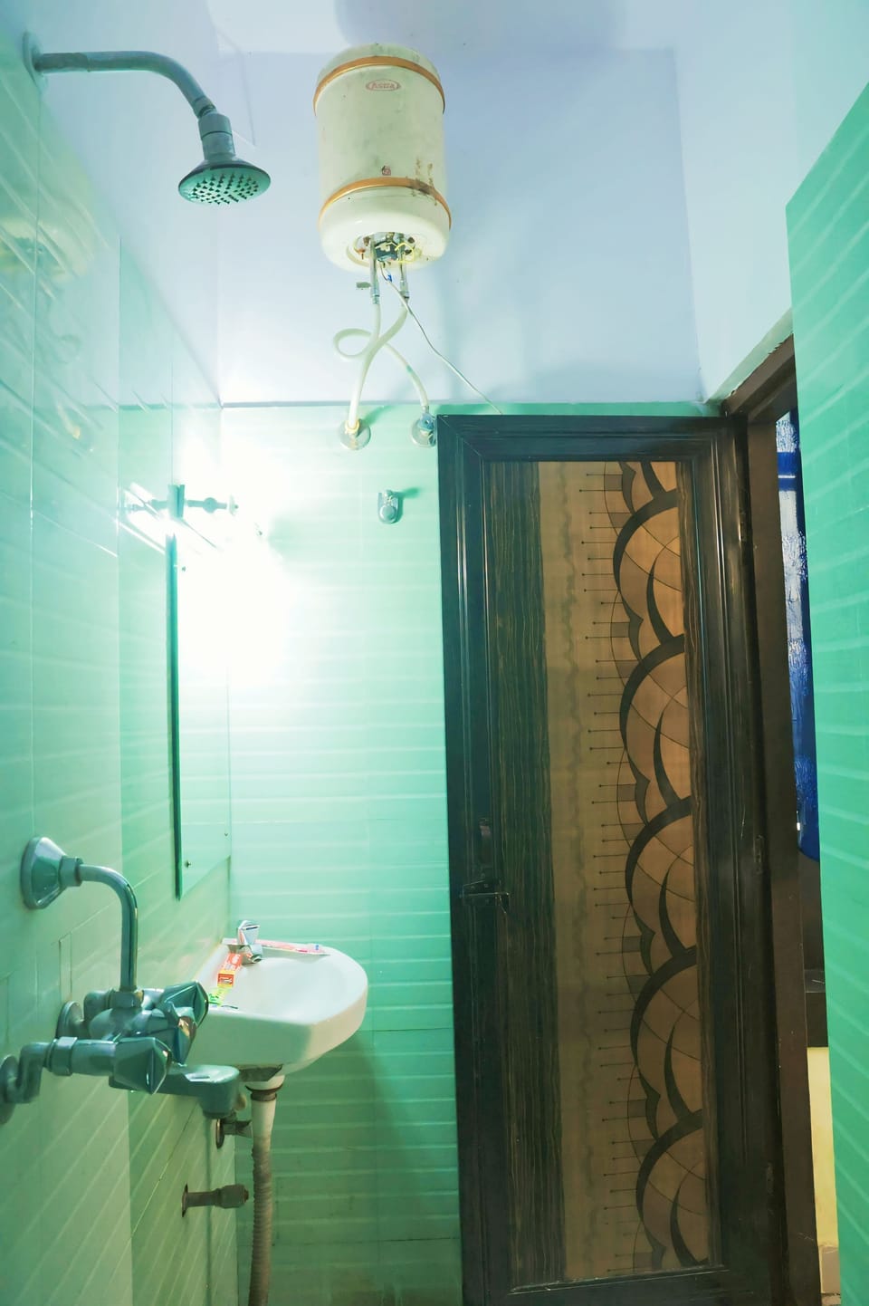 AC Deluxe Double Bed Room With City View | Bathroom | Shower, rainfall showerhead, free toiletries, slippers