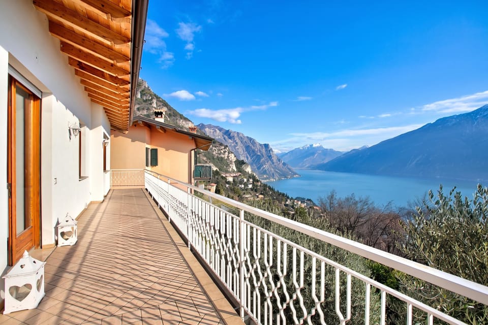 Family Apartment, 2 Bedrooms, Microwave (Casa Panorama in Tremosine with View) | Property grounds
