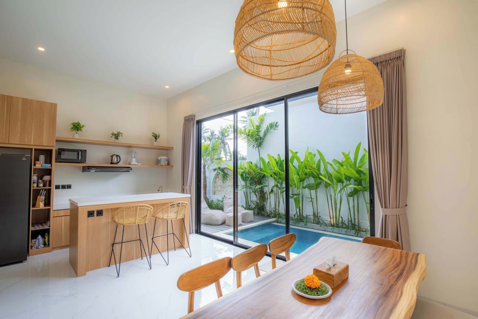 Family Villa, 4 Bedrooms, Private Pool, Pool View | Dining room