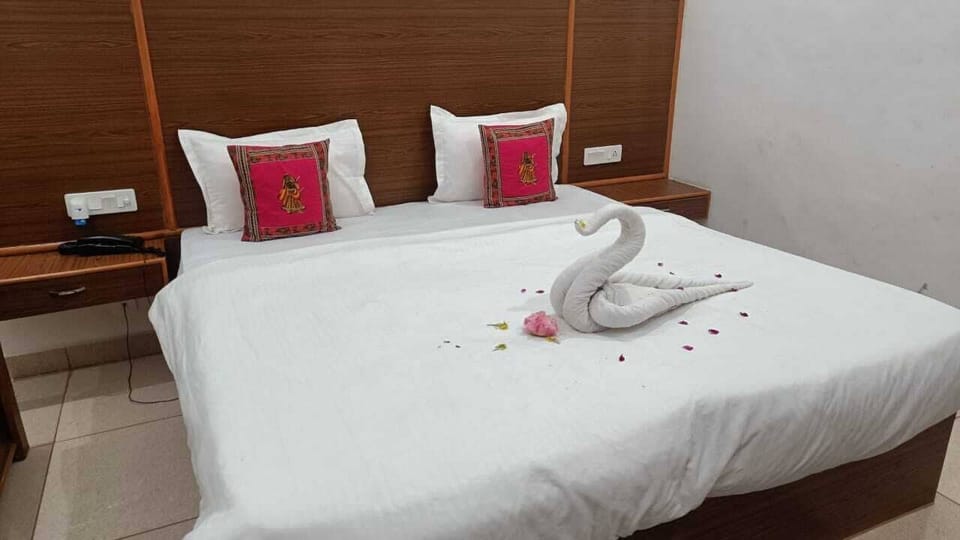 Deluxe Room | Egyptian cotton sheets, premium bedding, down comforters