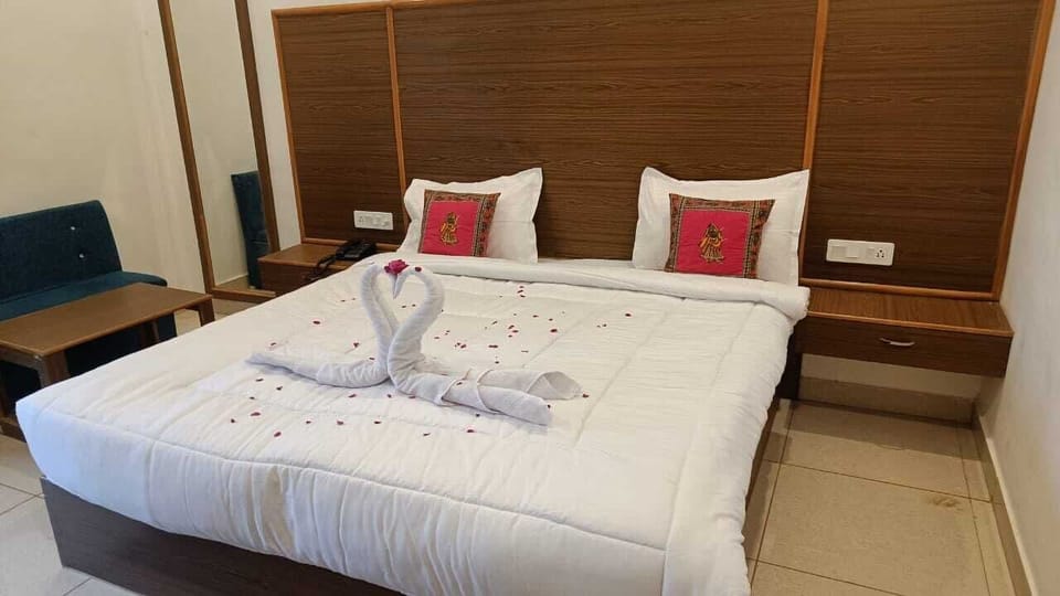 Deluxe Room | Egyptian cotton sheets, premium bedding, down comforters