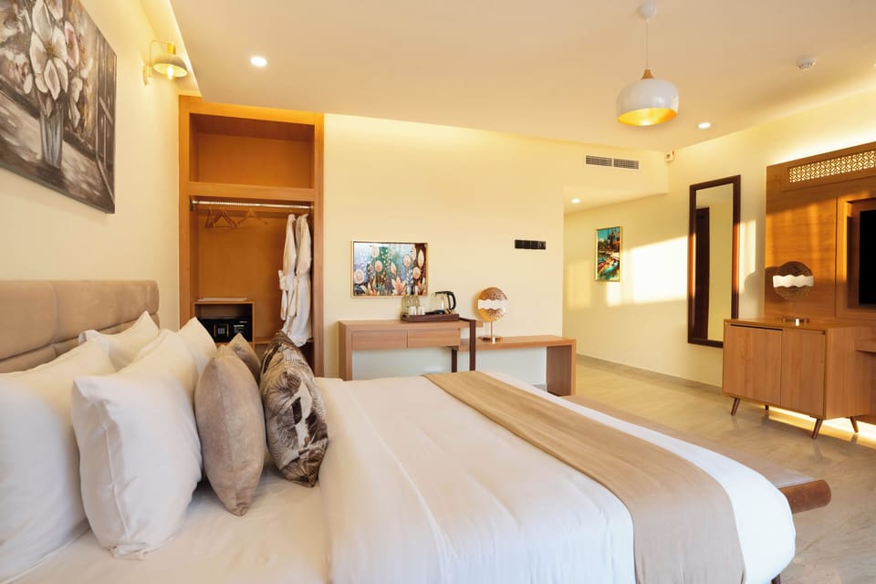 Deluxe Sea View Room | Premium bedding, down comforters, memory foam beds, in-room safe