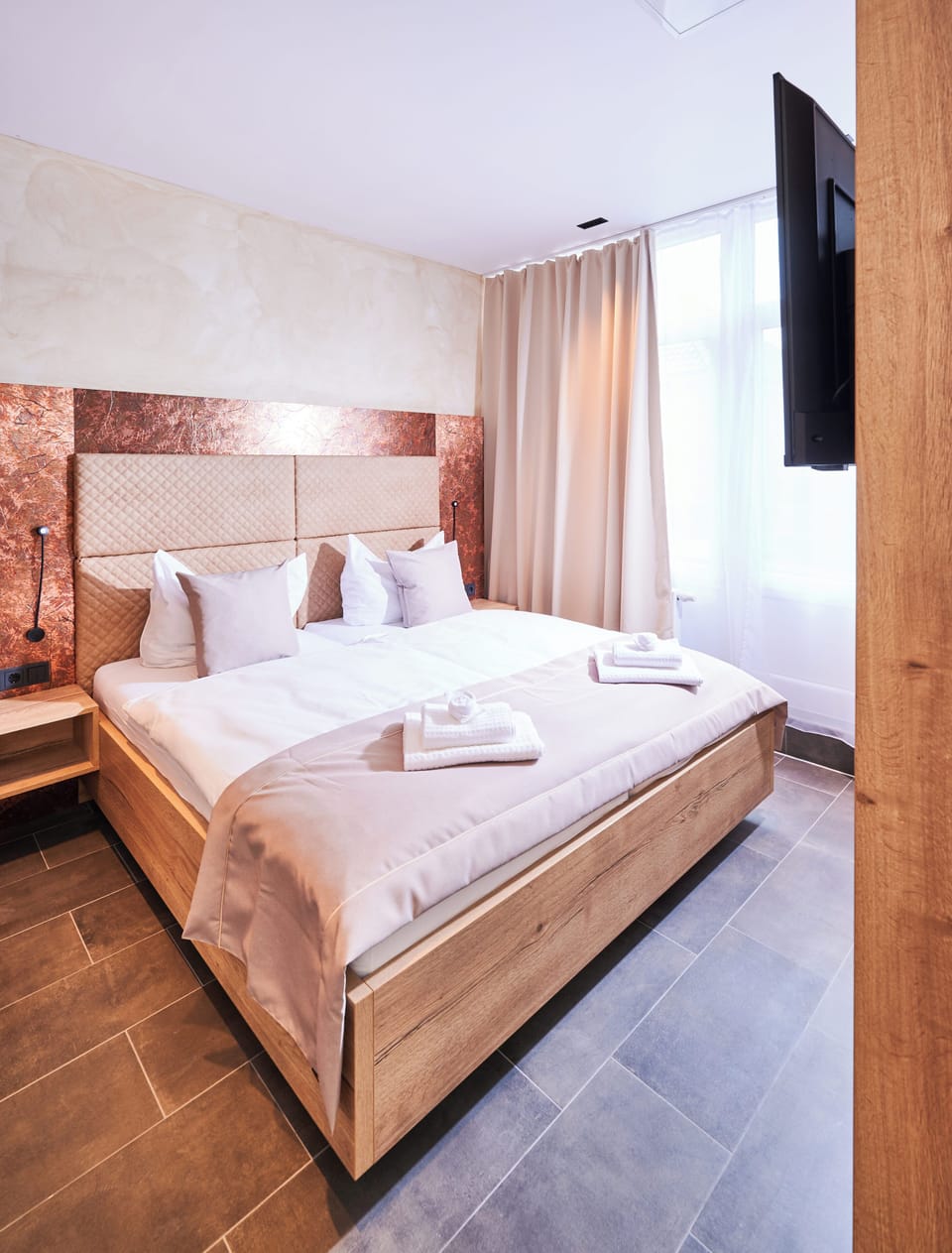 Deluxe Suite | In-room safe, blackout drapes, iron/ironing board (on request)