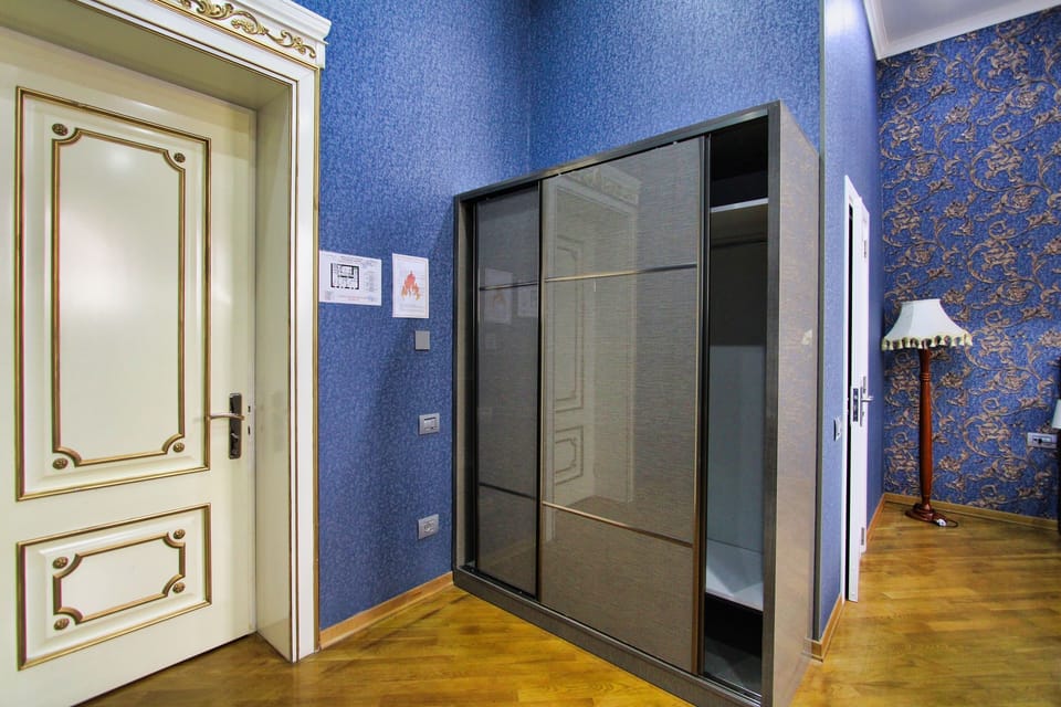Junior Suite, 1 King Bed, Balcony, City View | Premium bedding, minibar, in-room safe, desk