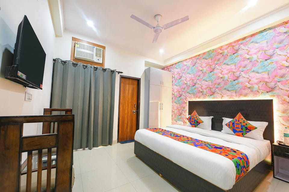 Egyptian cotton sheets, premium bedding, free WiFi, bed sheets