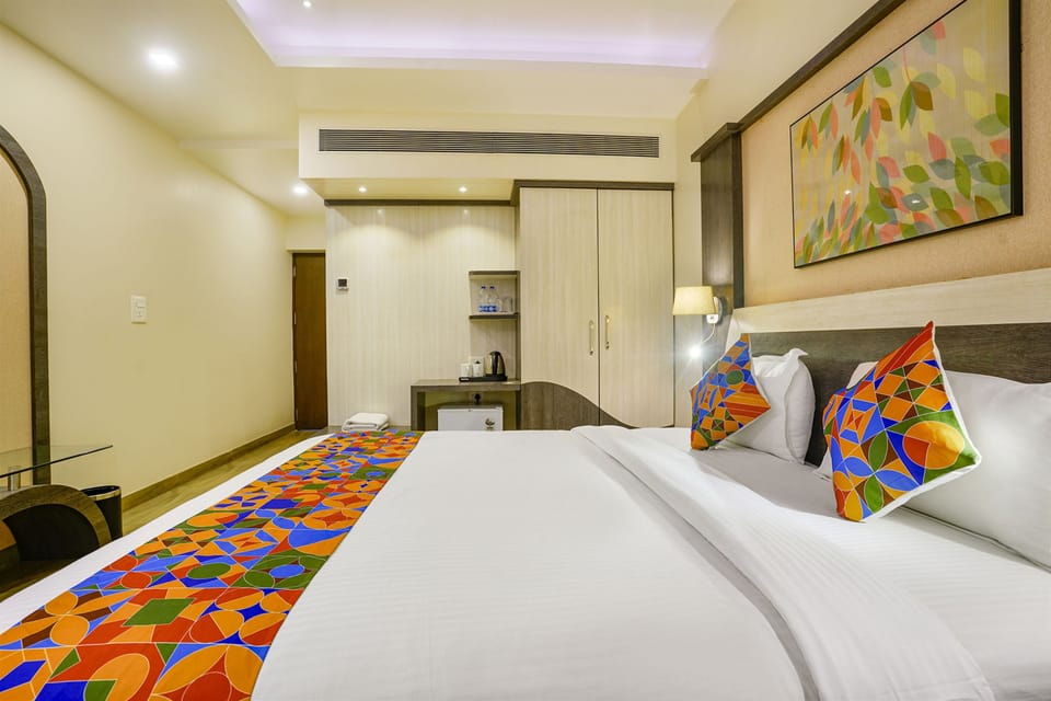Egyptian cotton sheets, premium bedding, in-room safe, free WiFi