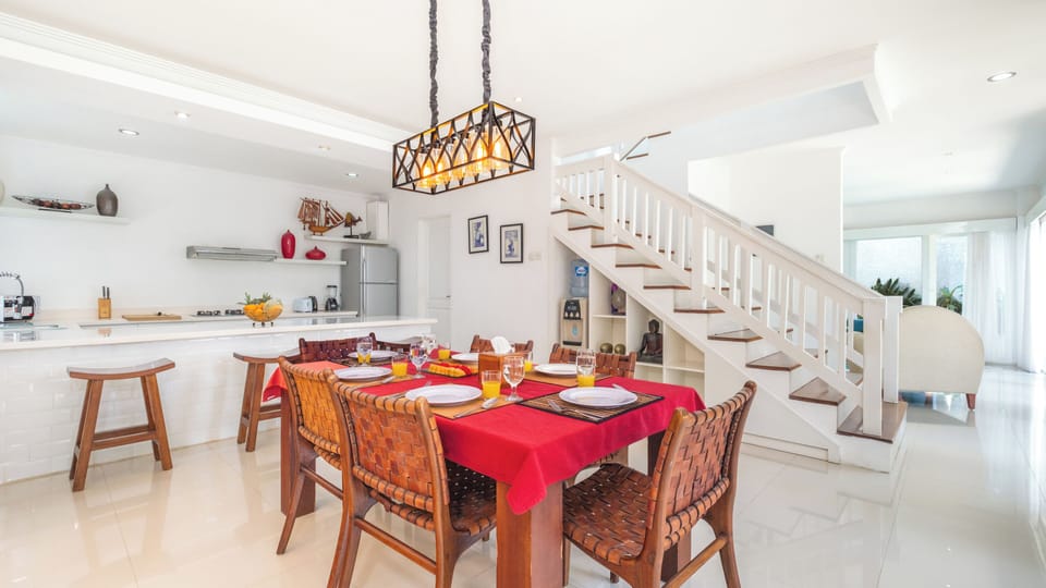 Villa, 3 Bedrooms, Pool View | Dining room
