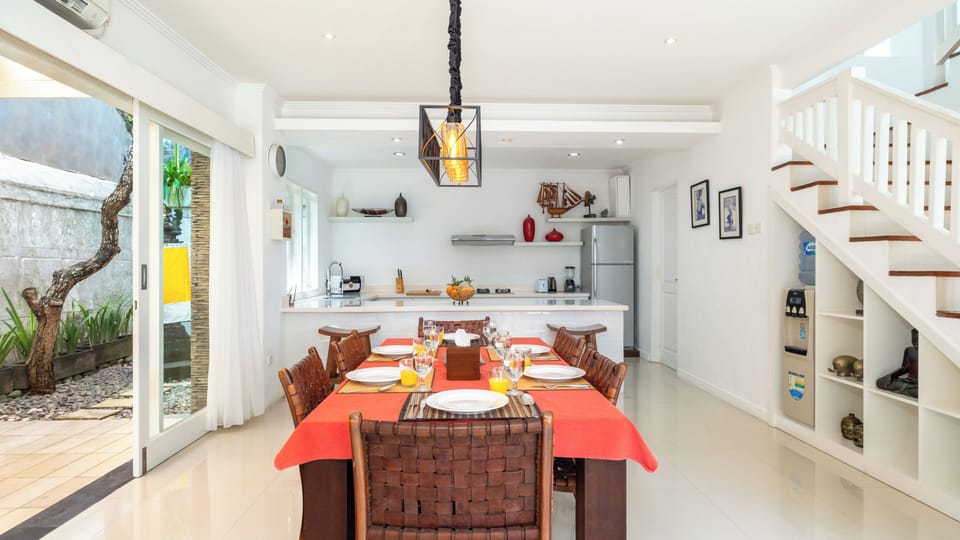 Villa, 3 Bedrooms, Pool View | Dining room