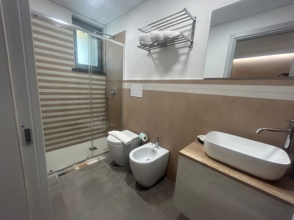 Double or Twin Room, Private Bathroom, Courtyard View | Bathroom | Shower, rainfall showerhead, free toiletries, hair dryer