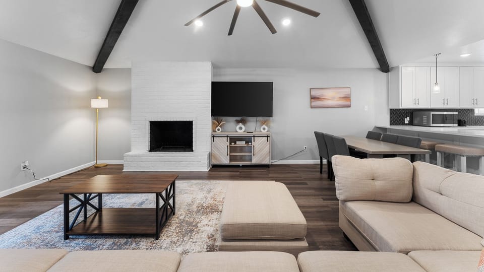 ✨ Cozy up in our stylish living room! With plush couches, a big-screen TV, and perfect lighting, it's the ideal spot for movie nights or catching up with friends. 🛋️🍿 Bring your snacks and unwind in this inviting space!