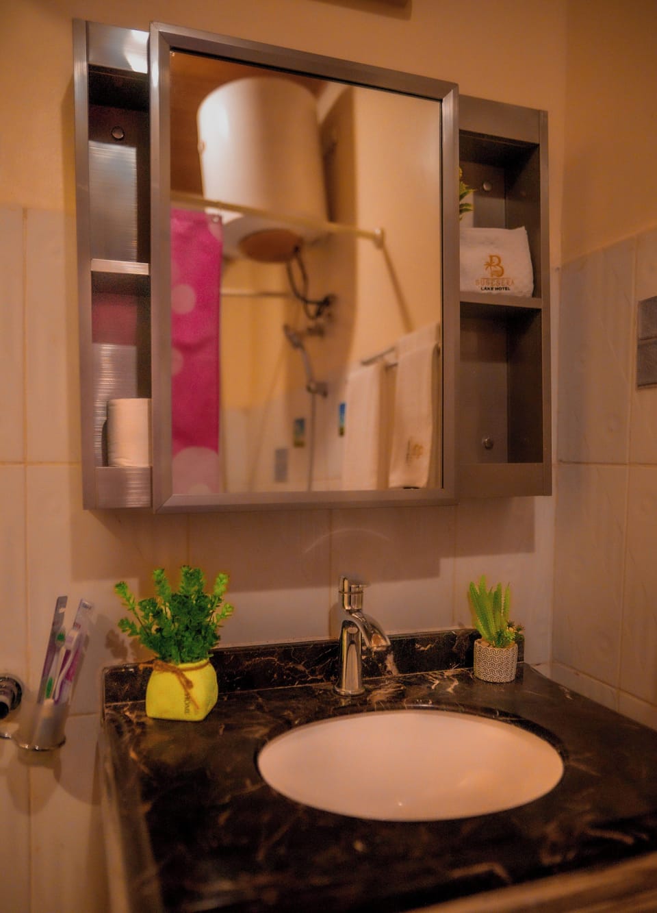 Classic Double Room, Lake View | Bathroom sink