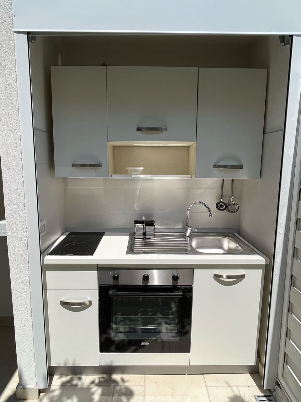 Comfort Condo, Courtyard View | Private kitchen