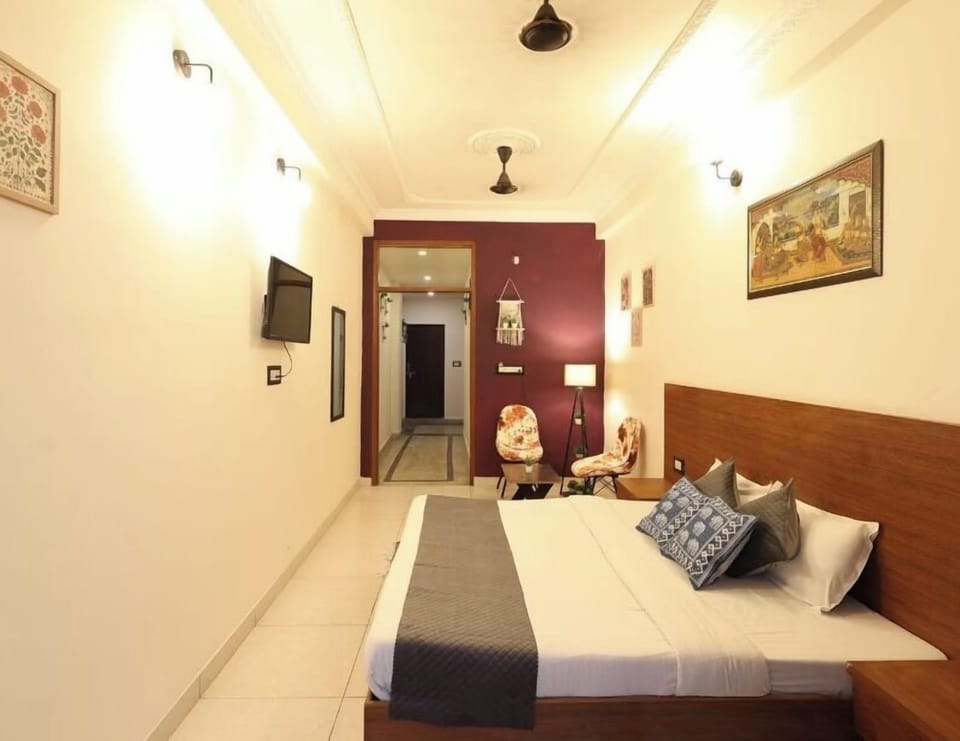 Deluxe Room | Laptop workspace, free WiFi