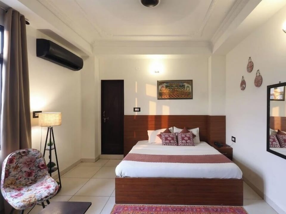 Deluxe Room | Laptop workspace, free WiFi