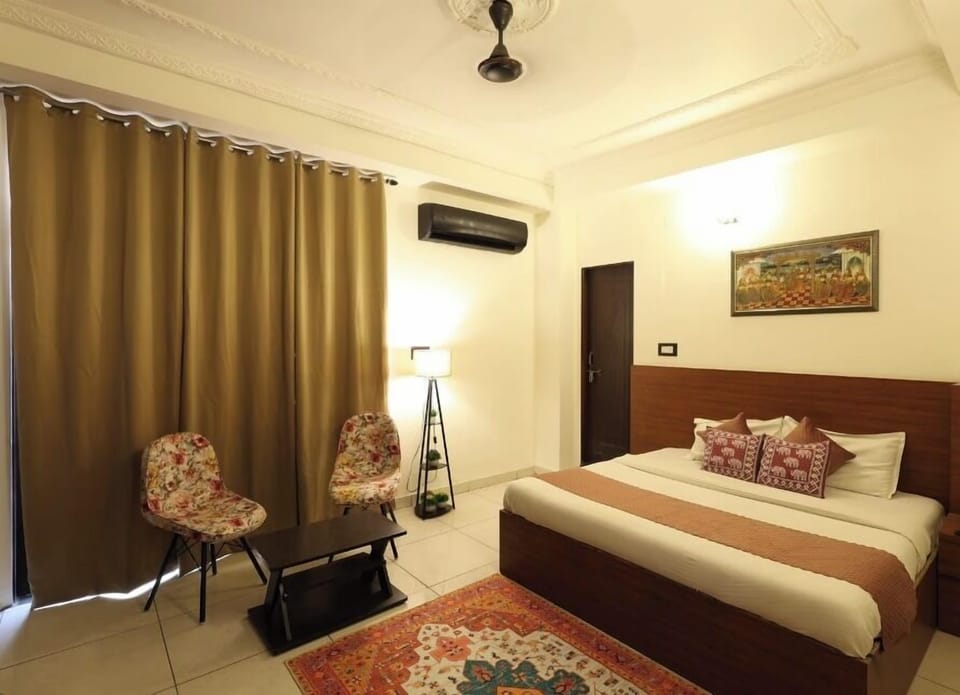 Deluxe Room | Laptop workspace, free WiFi