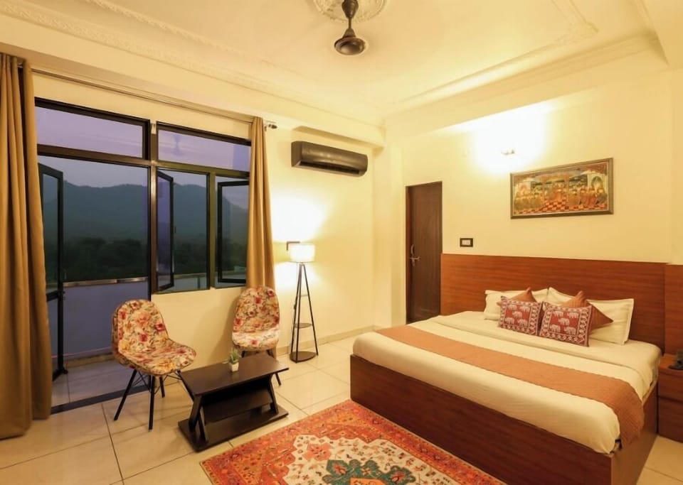 Deluxe Room | Laptop workspace, free WiFi