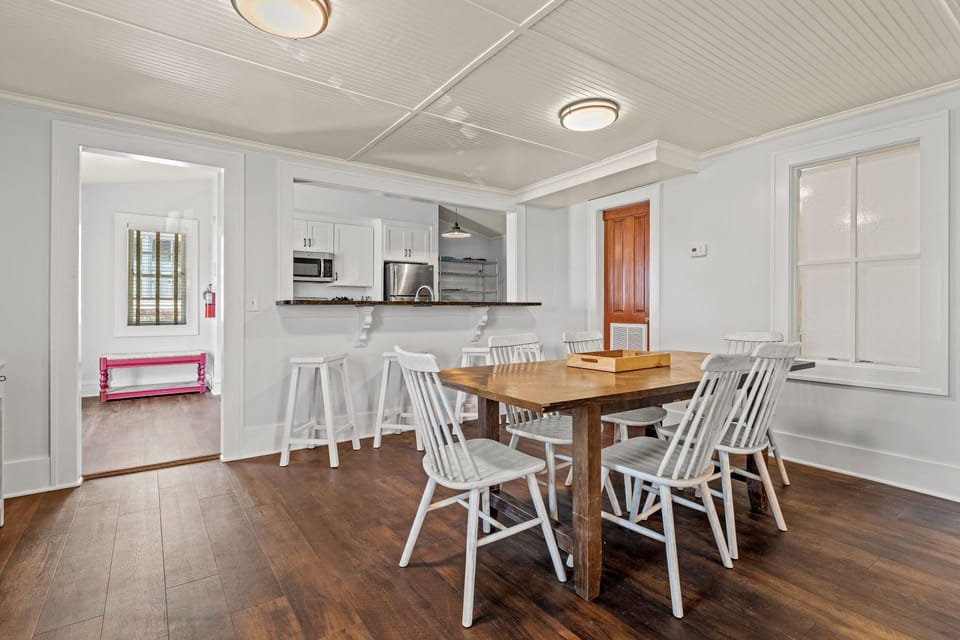 Dining Area with Seating for 10