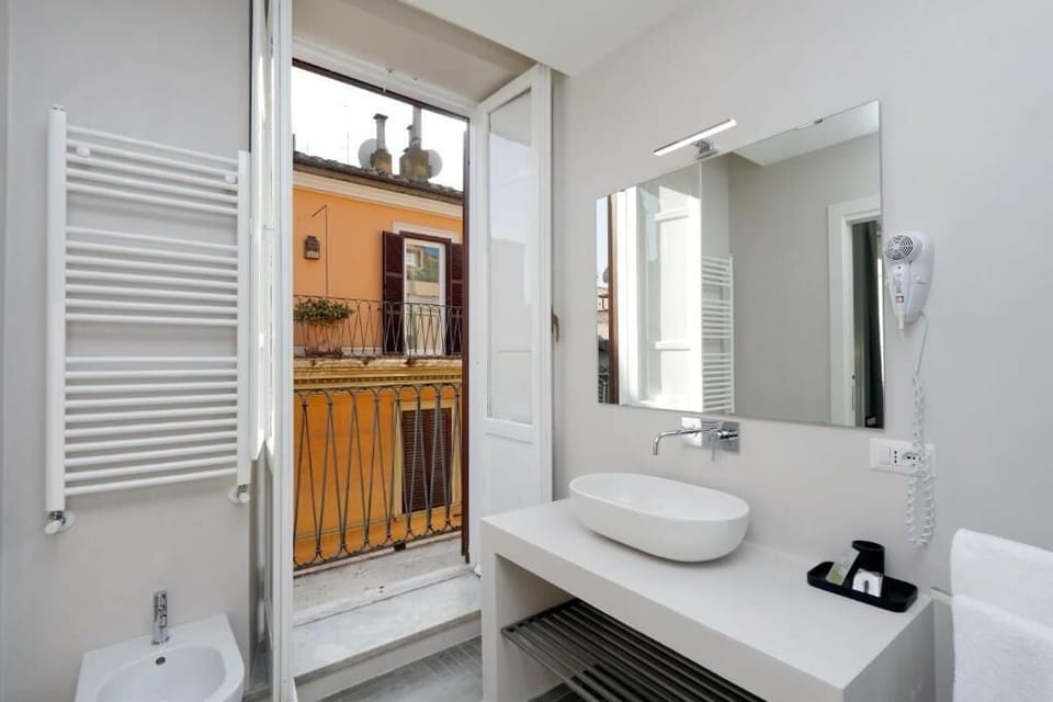 Superior Double Room, Balcony, City View | Bathroom | Hair dryer, slippers, bidet, towels