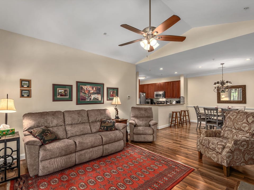 ViewfromLivingSpaceintoKitchenandDiningArea