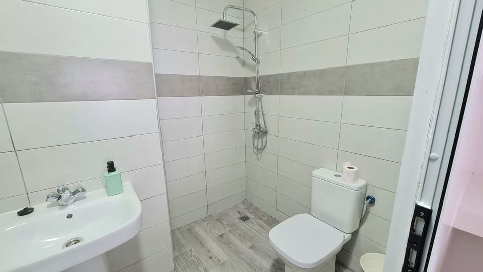 Shower, soap, shampoo, toilet paper