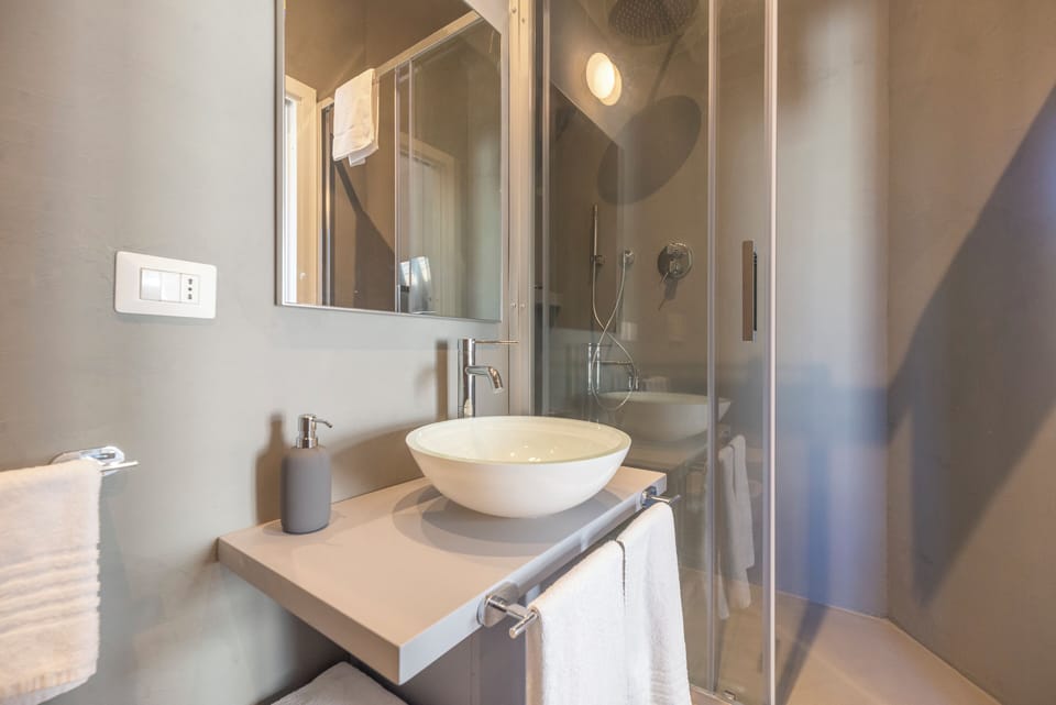Junior Suite, City View | Bathroom | Shower, hair dryer, slippers, bidet