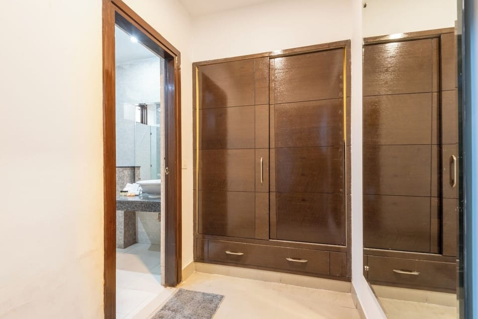 Deluxe Double Room, City View | Bathroom | Shower, towels, soap, shampoo