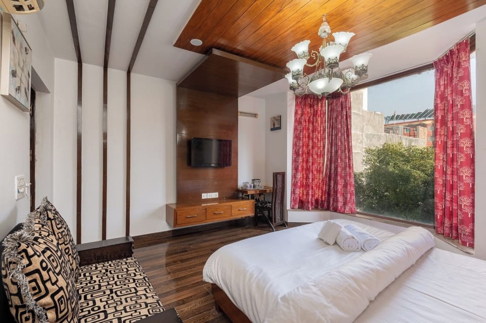 Deluxe Double Room, City View | Desk, laptop workspace, soundproofing, iron/ironing board
