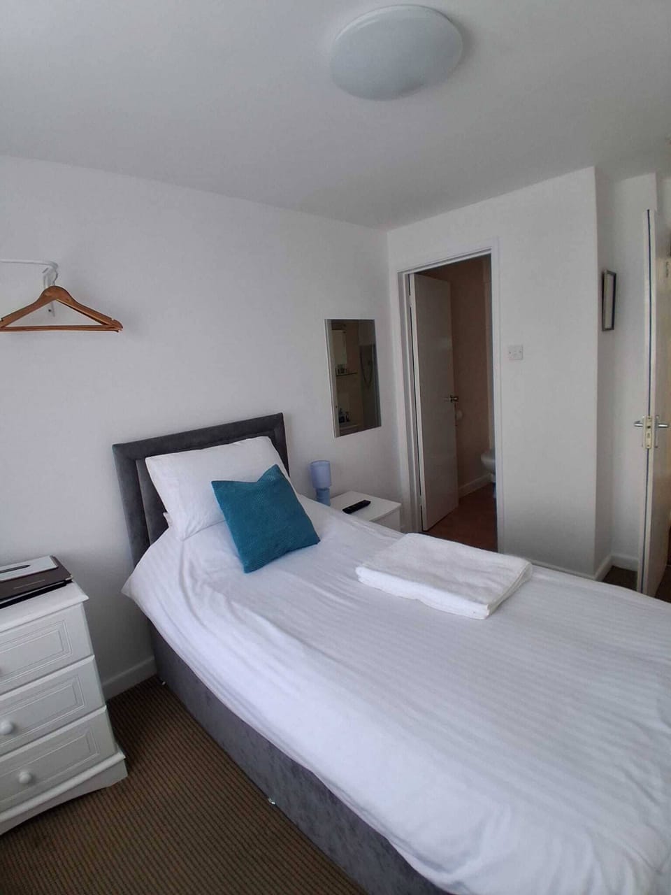 Standard Single Room | Iron/ironing board, free WiFi