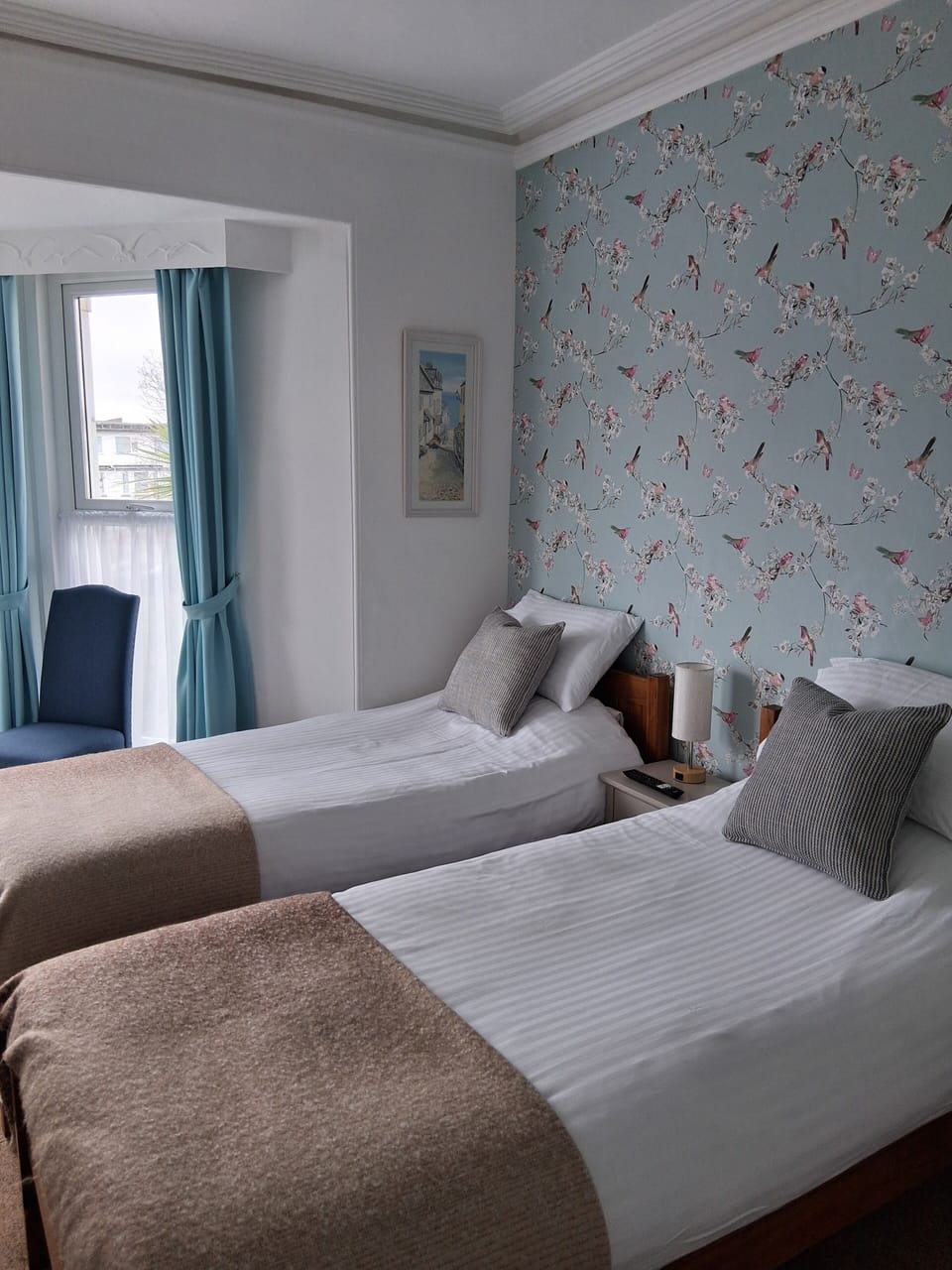 Standard Twin Room | Iron/ironing board, free WiFi