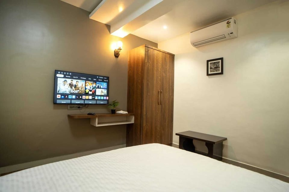 Deluxe Room | Rollaway beds, free WiFi, bed sheets