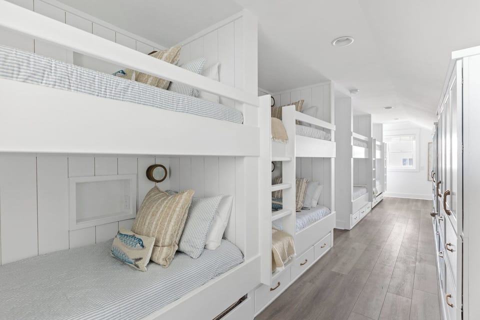 Bunk Room (Sleeps 10)