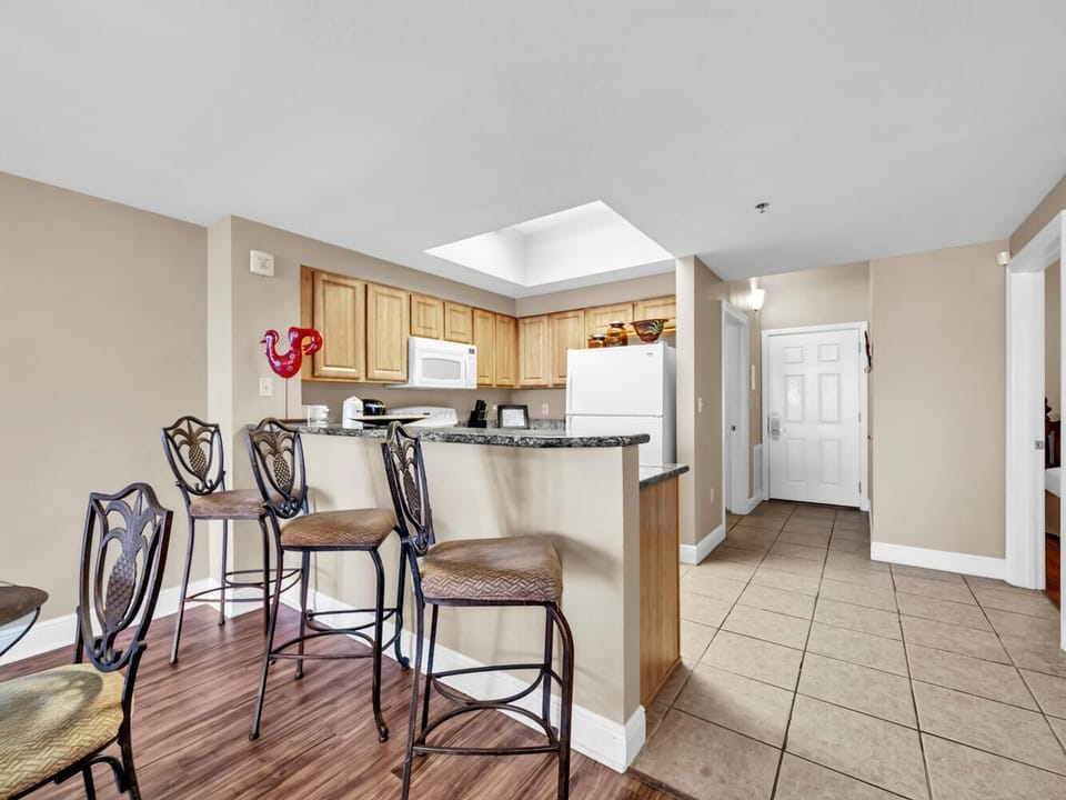 Kitchen with Breakfast Bar