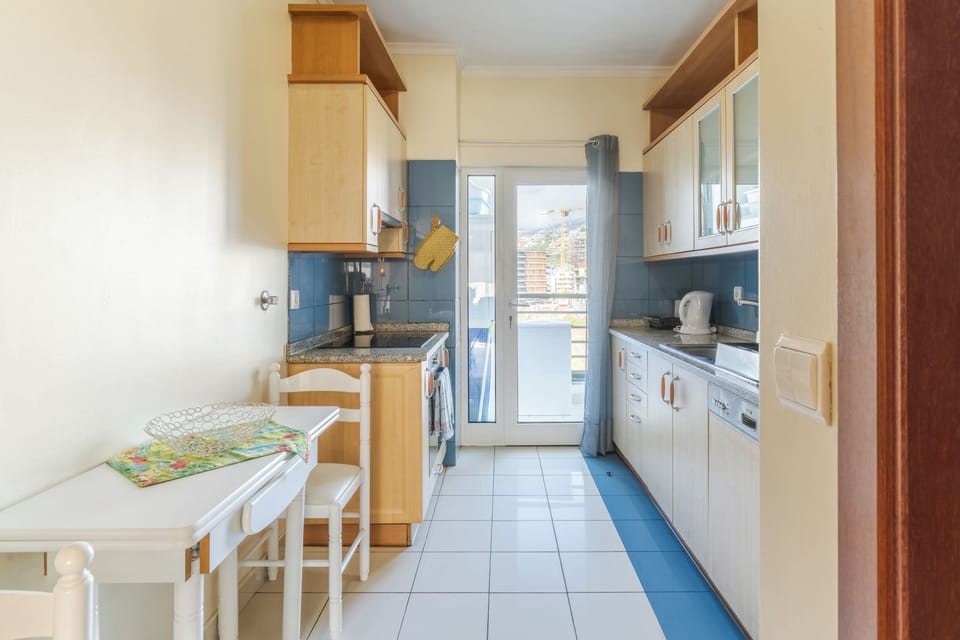 Family Apartment | Private kitchen | Fridge, microwave, oven, stovetop