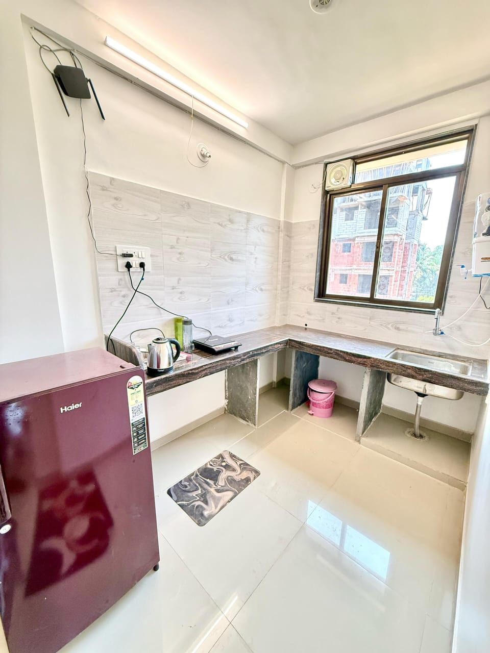 Family Apartment | Private kitchen | Fridge, microwave, cookware/dishes/utensils